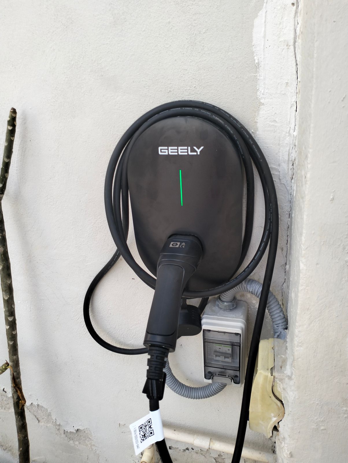Cargador Geely montado en pared exterior